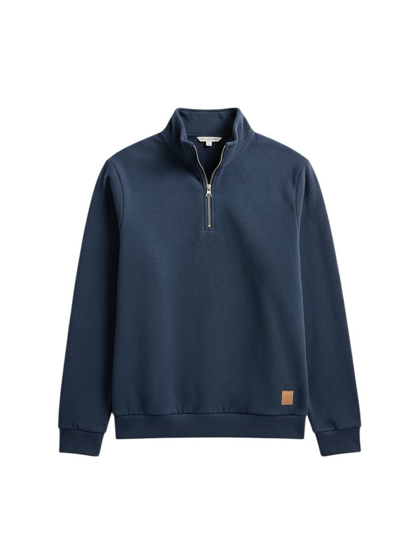 Suéter Bluviso azul marinho com gola alta e meio zíper frontal, confeccionado em tecido texturizado com acabamento.